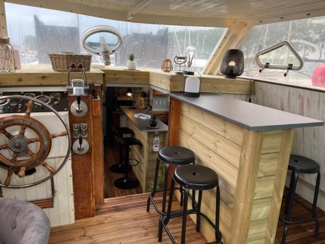 Exceptionnel Bateau Maison Reine Mathilde Ouistreham Bagian luar foto