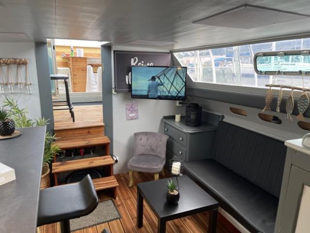Exceptionnel Bateau Maison Reine Mathilde Ouistreham Bagian luar foto