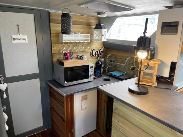Exceptionnel Bateau Maison Reine Mathilde Ouistreham Bagian luar foto