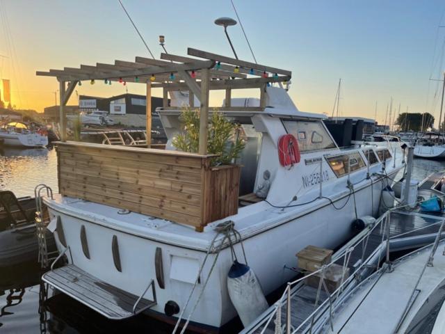 Exceptionnel Bateau Maison Reine Mathilde Ouistreham Bagian luar foto